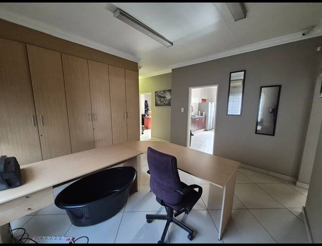 220M² OFFICE TO LET IN ALBERTON NORTH